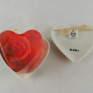 Hartvormig porseleinen zeepschaaltje